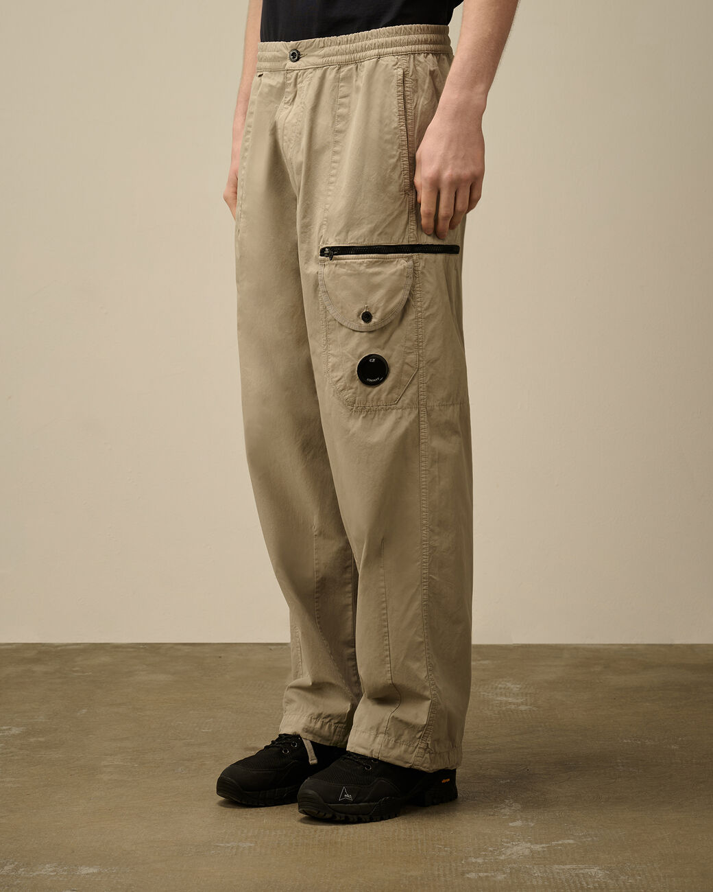 Microreps Boxy Cargo Lens Pants Beige