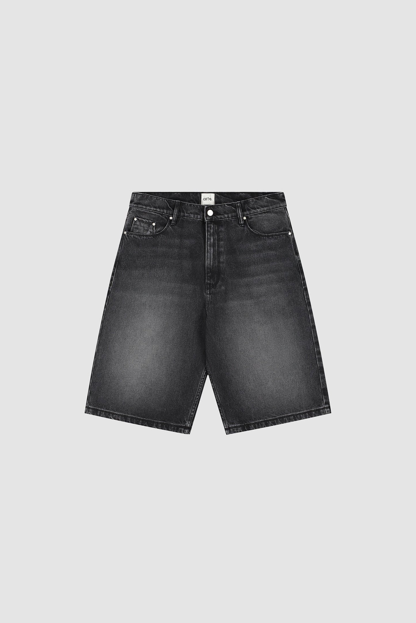 Round Pocket Denim Short