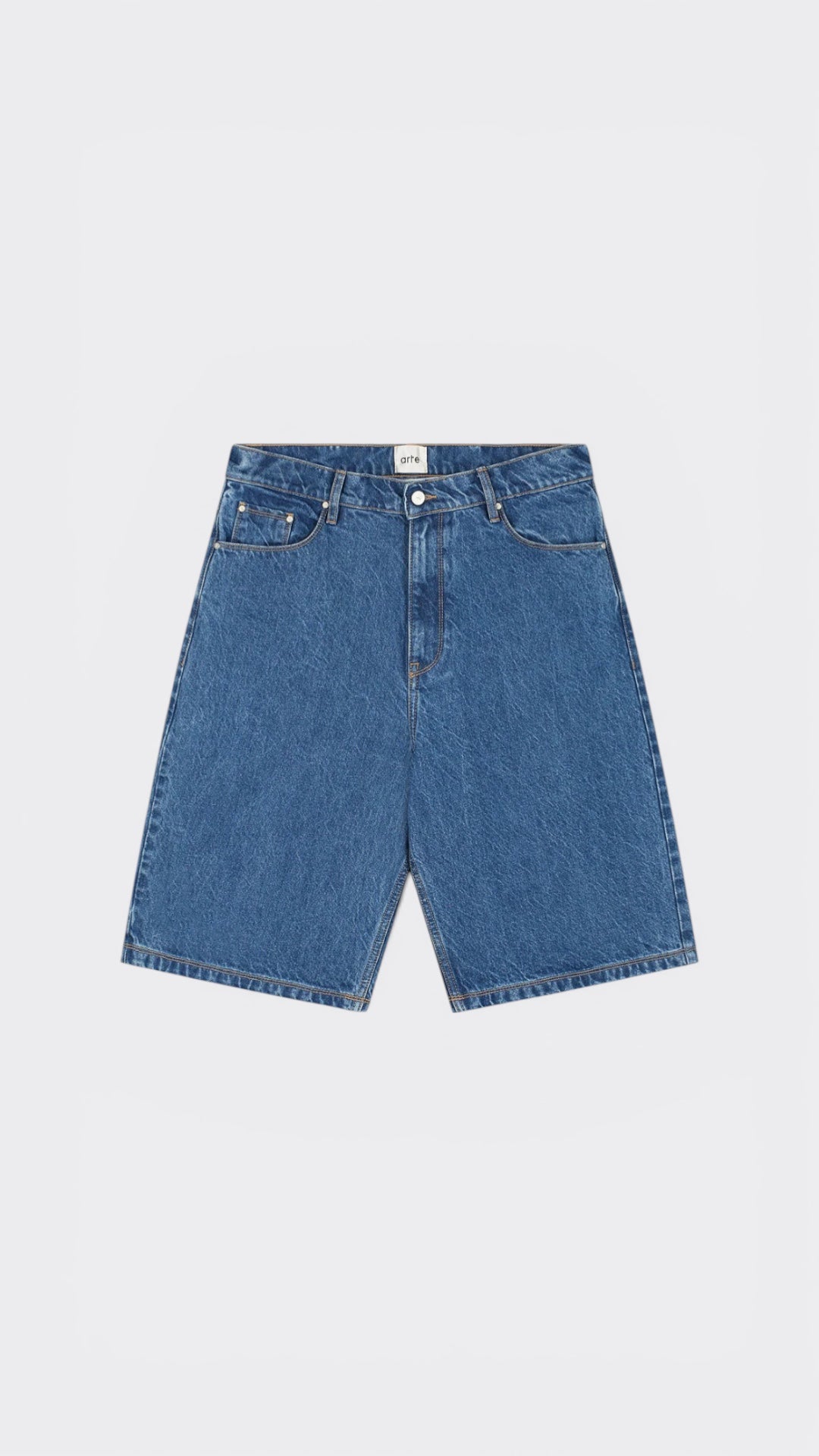 Round Pocket Denim Short