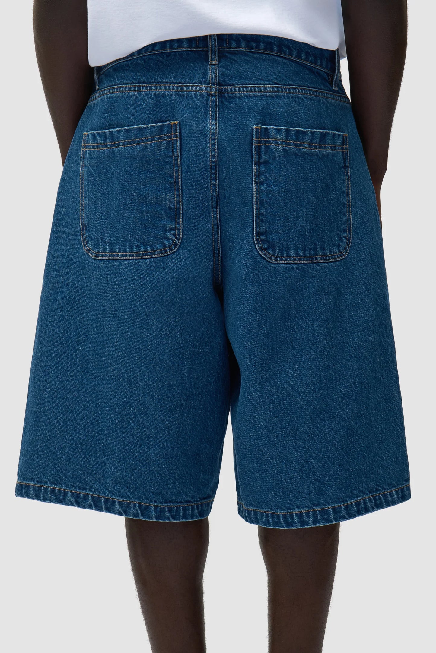 Round Pocket Denim Short