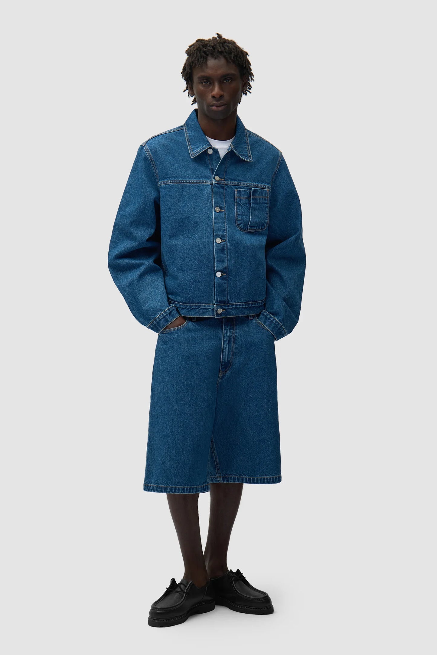 Round Pocket Denim Short