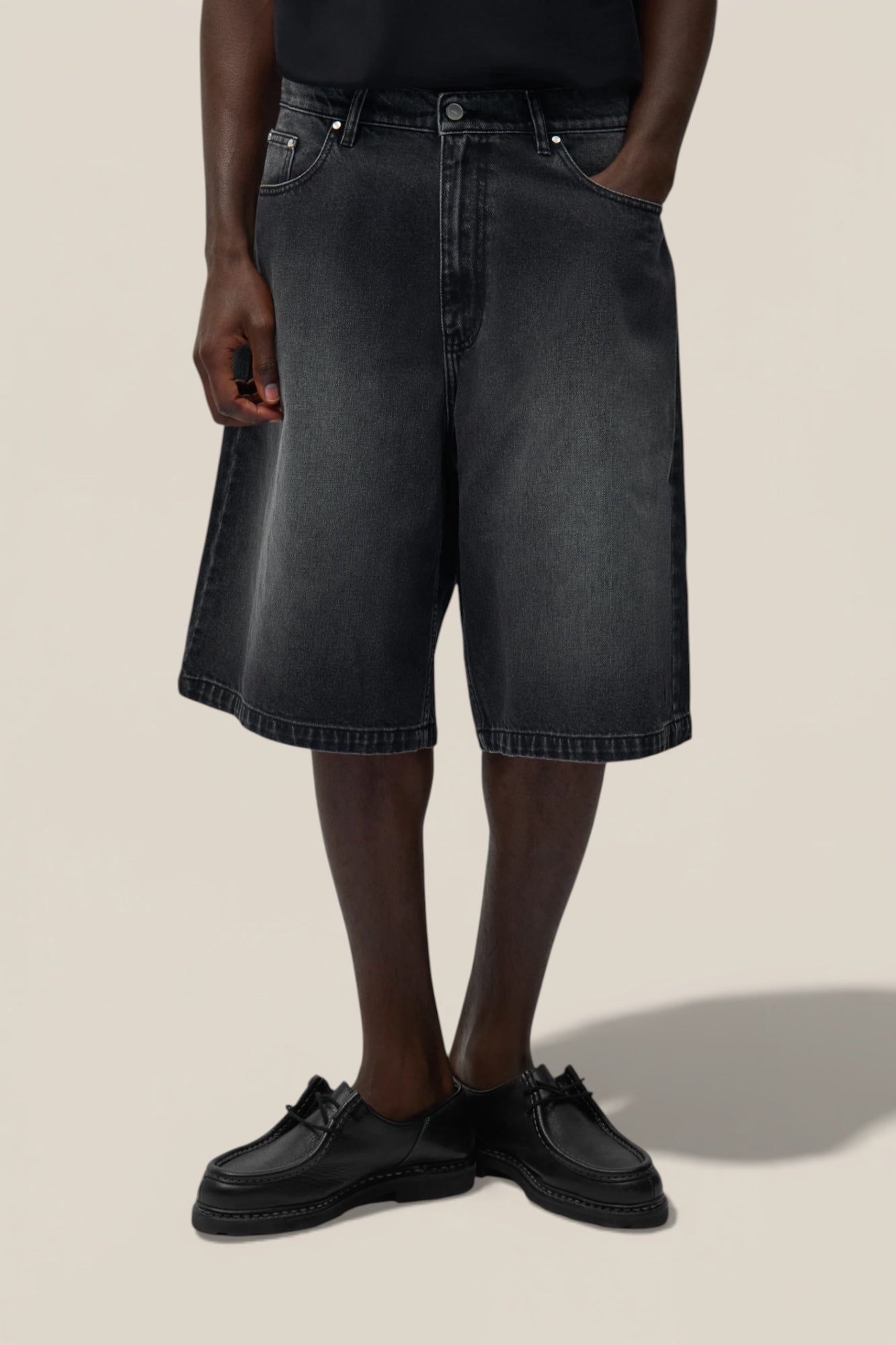 Round Pocket Denim Short