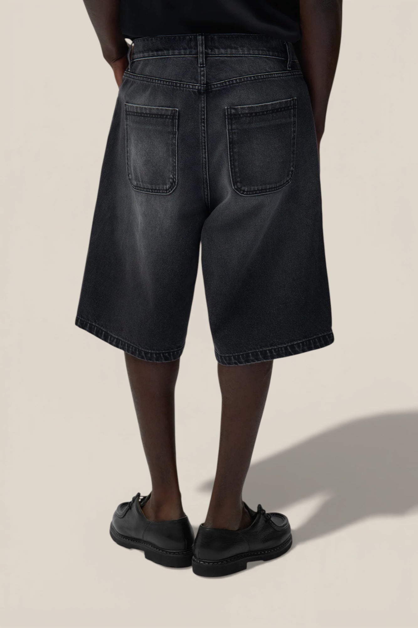 Round Pocket Denim Short