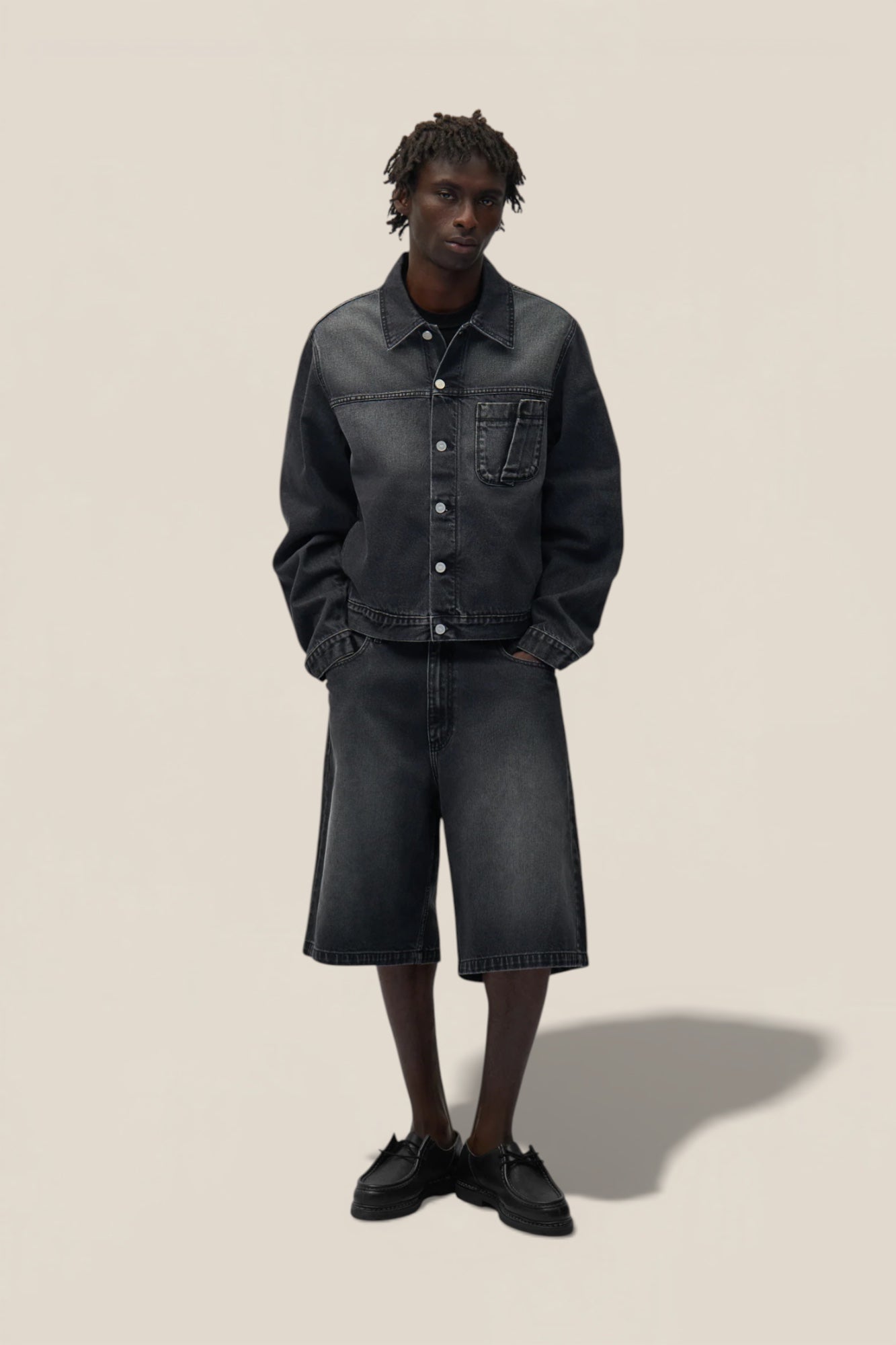 Round Pocket Denim Short