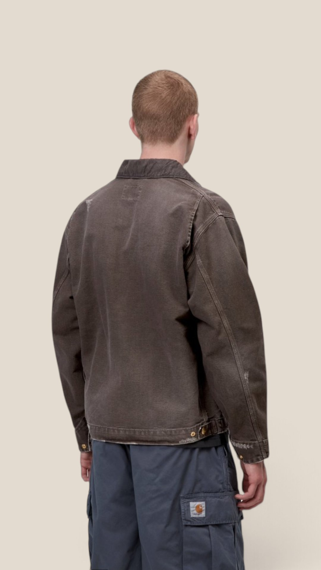 Carhartt WIP OG Detroit Jacket Tobacco Destroy Wash - con modelo