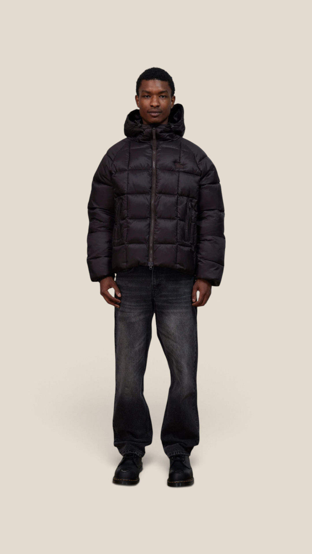 Patta Square Quilted Puffer Jacket Java - con modelo
