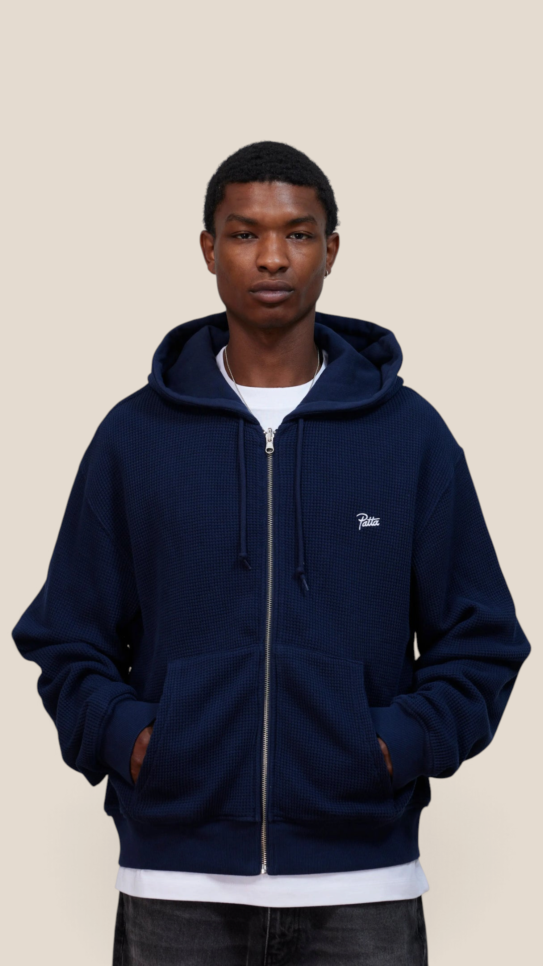 Patta Waffle Reversible Zip Up Hooded Sweater Black Iris - con modelo