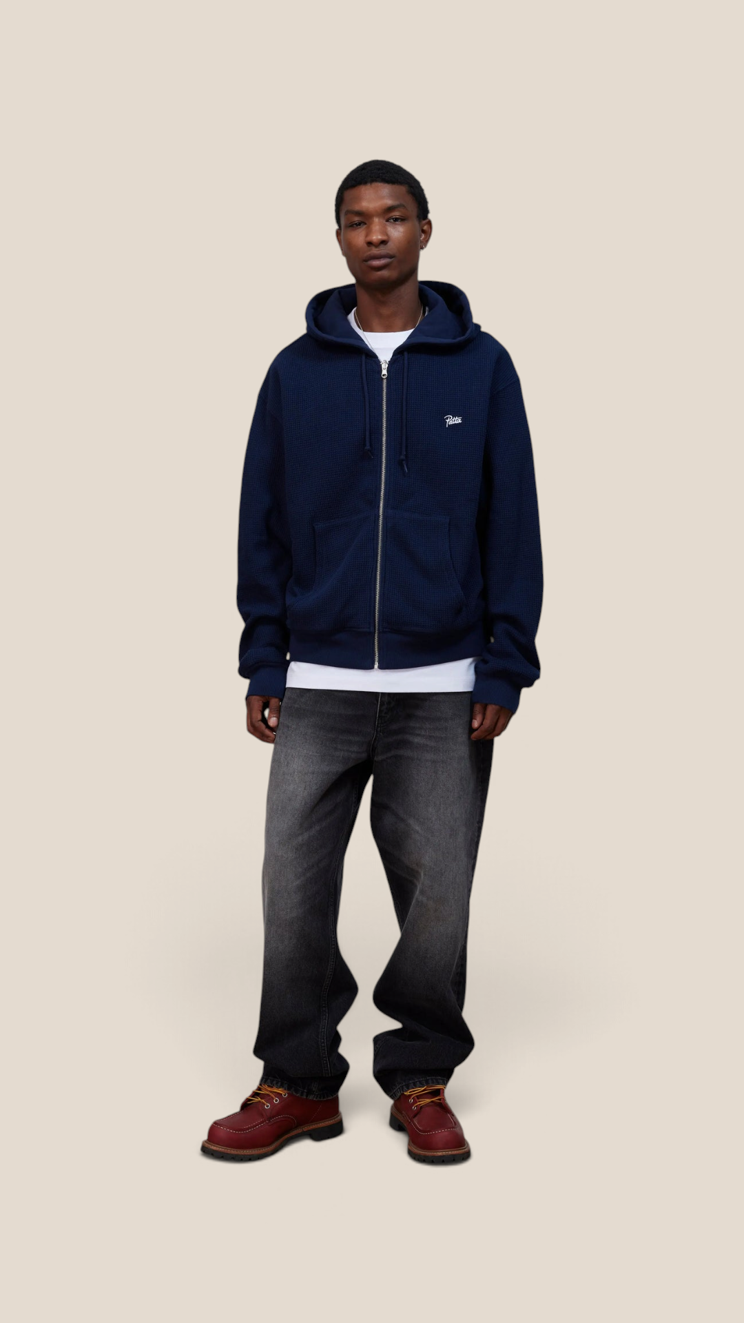 Patta Waffle Reversible Zip Up Hooded Sweater Black Iris - con modelo